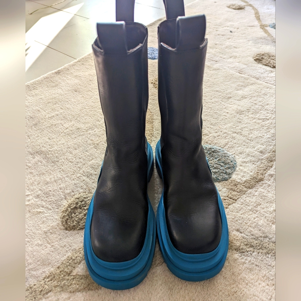 Bottega Veneta blue Tire Chelsea Boots